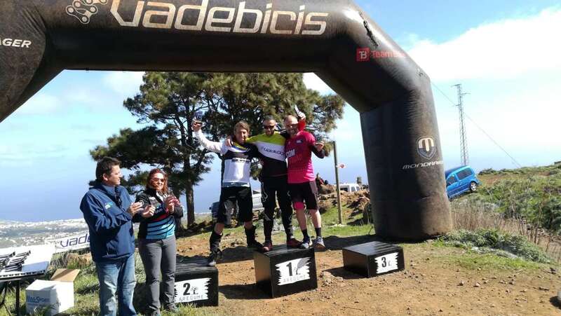 Javier Peña, en el podio de la categoría M40 (Foto TA)